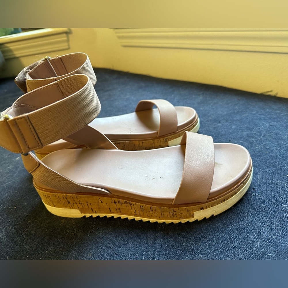 NOT FOR SALE!! Looking for these sandals in 9.5 / 10